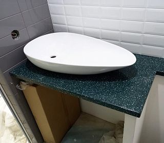 Столешница зеленая из акрилового камня Staron Ponderosa PP868
