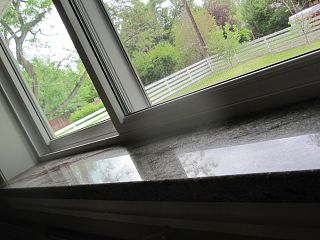 Прямой подоконник из акрилового камня Corian Lava Rock