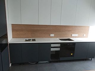 Прямая столешница для кухни из акрилового камня Staron BW010 Bright White