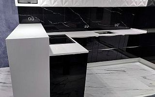 Г-образная столешница из кварцевого агломерата SmartQuartz Super White