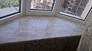 Эркерный подоконник из кварцевого агломерата Vicostone Acacia 9610