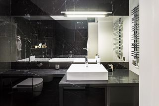 Темная столешница из кварцевого агломерата SmartQuartz Marquina