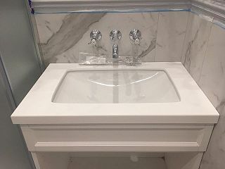 Однотонная столешница Corian Glacier White