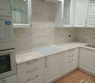Угловая столешница для кухни из кварцевого агломерата Vicostone Acacia 9610