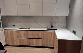 Угловая столешница для кухни из кварцевого агломерата SmartQuartz