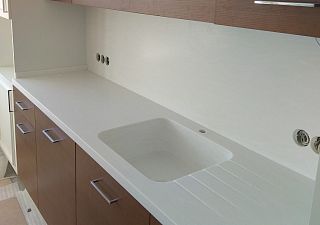 Прямая акриловая столешница для кухни из камня Hanex Marelinho ST-102