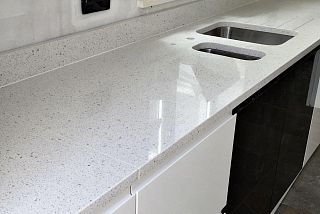 Столешница прямая из кварцевого агломерата Caesarstone Nougat 6600