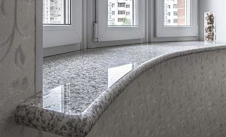 Длинный подоконник из кварцевого агломерата Vicostone Thunder Grey BQ 8716