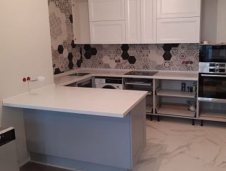 П-образная столешница из акрилового камня Staron Swan PS813