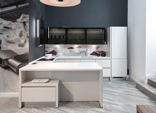 Угловая столешница для кухни из акрилового камня Cambria Newport