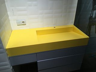 Столешница желтая в ванную комнату LG Hi-Macs Banana S026