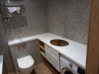Г-образная столешница из акрилового камня Corian Designer White