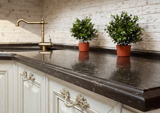Угловая столешница из кварцевого агломерата SmartQuartz Golden Brown