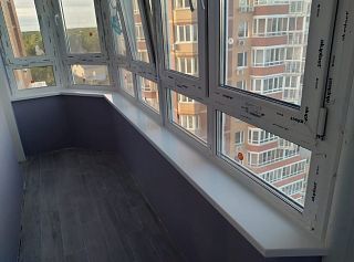 Эркерный длинный подоконник из акрилового камня Staron Quasar White SQ019