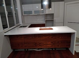 Кухонная столешница с островом для кухни из акрилового камня Staron Gold Icicle SI414